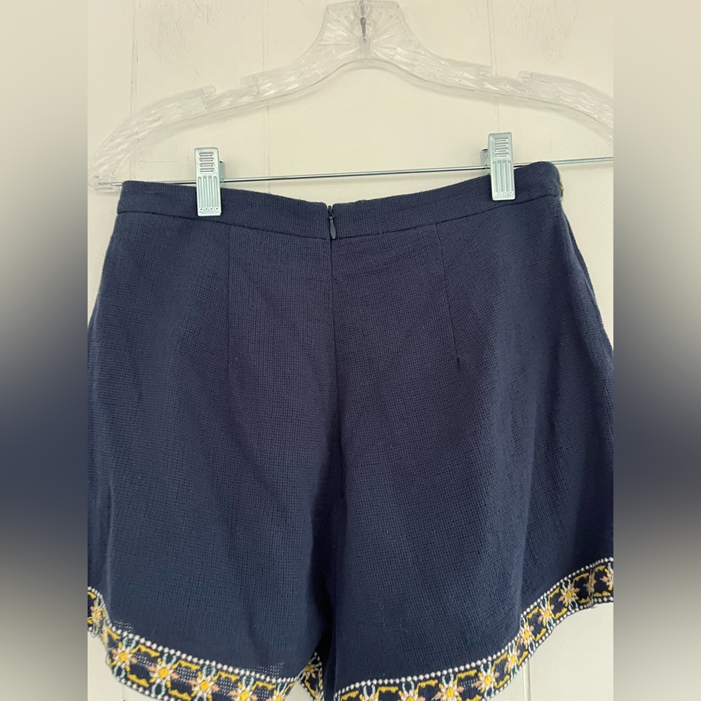 NWT The Clothing Company Embroidered Shorts Size Small - Picture 8 of 10